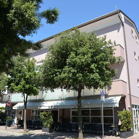 Hotel Tivoli Lignano Sabbiadoro Luaran gambar